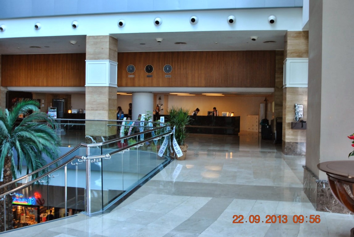 imagini hotel TITANIC LARA